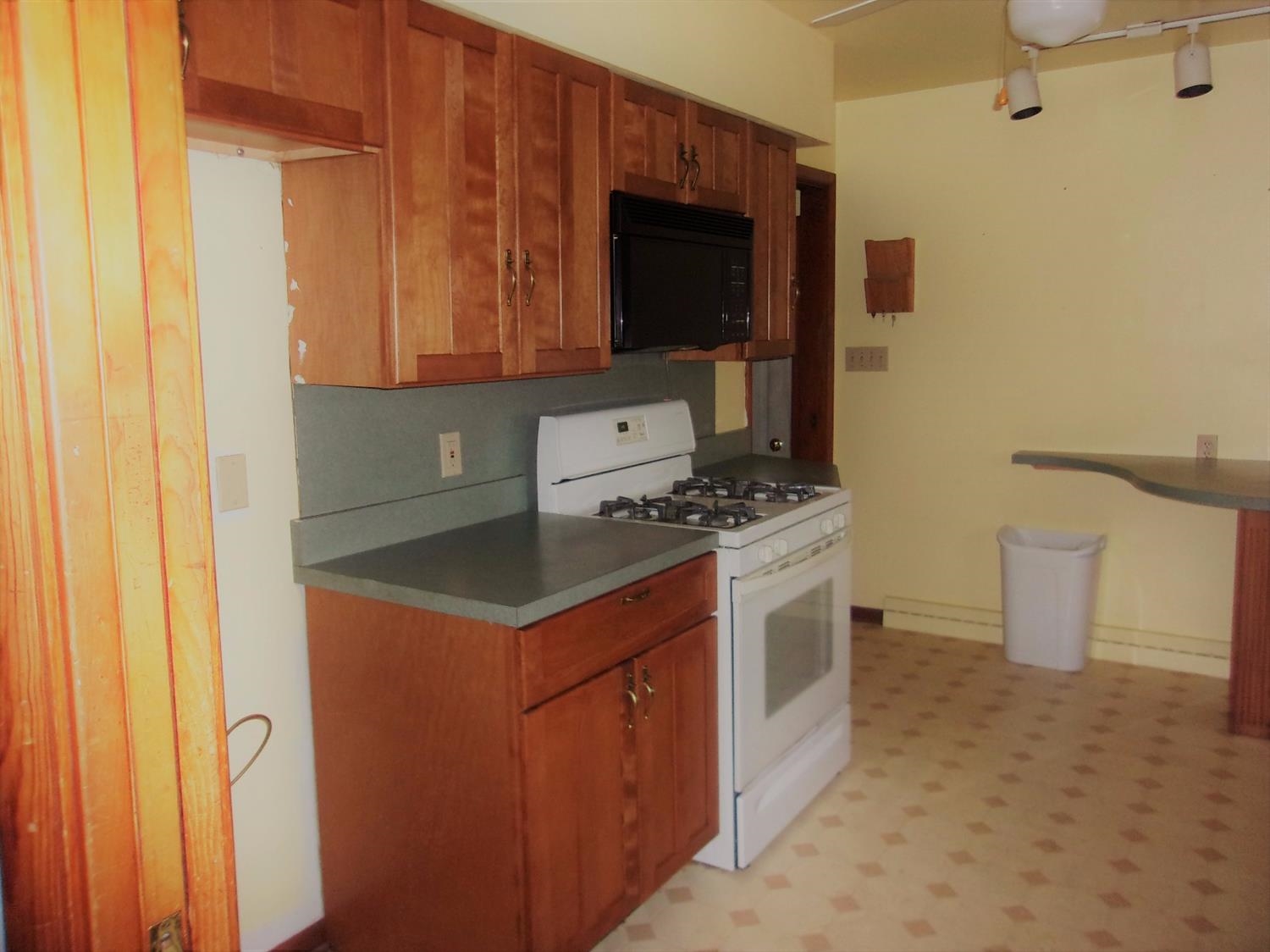 722 North Rensselaer Avenue Griffith, IN 46319 - Photo 4 of 8 1500x1124