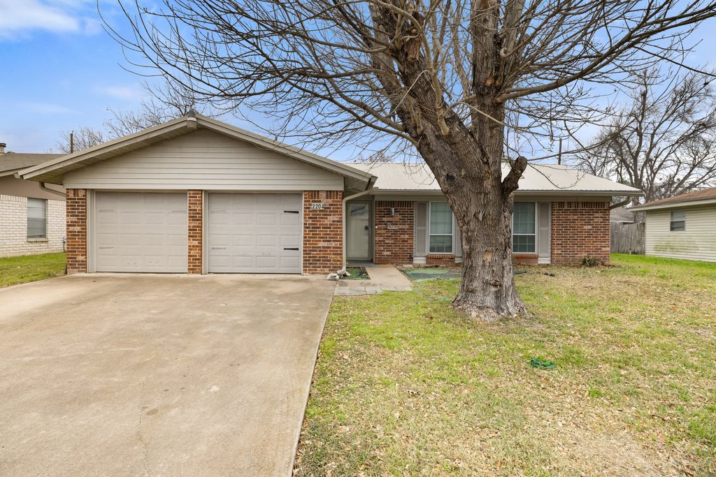 2204 Smith Avenue Taylor, TX 76574 - Photo 1 of 40 Welcome home to 2204 Smith Ave., Taylor.