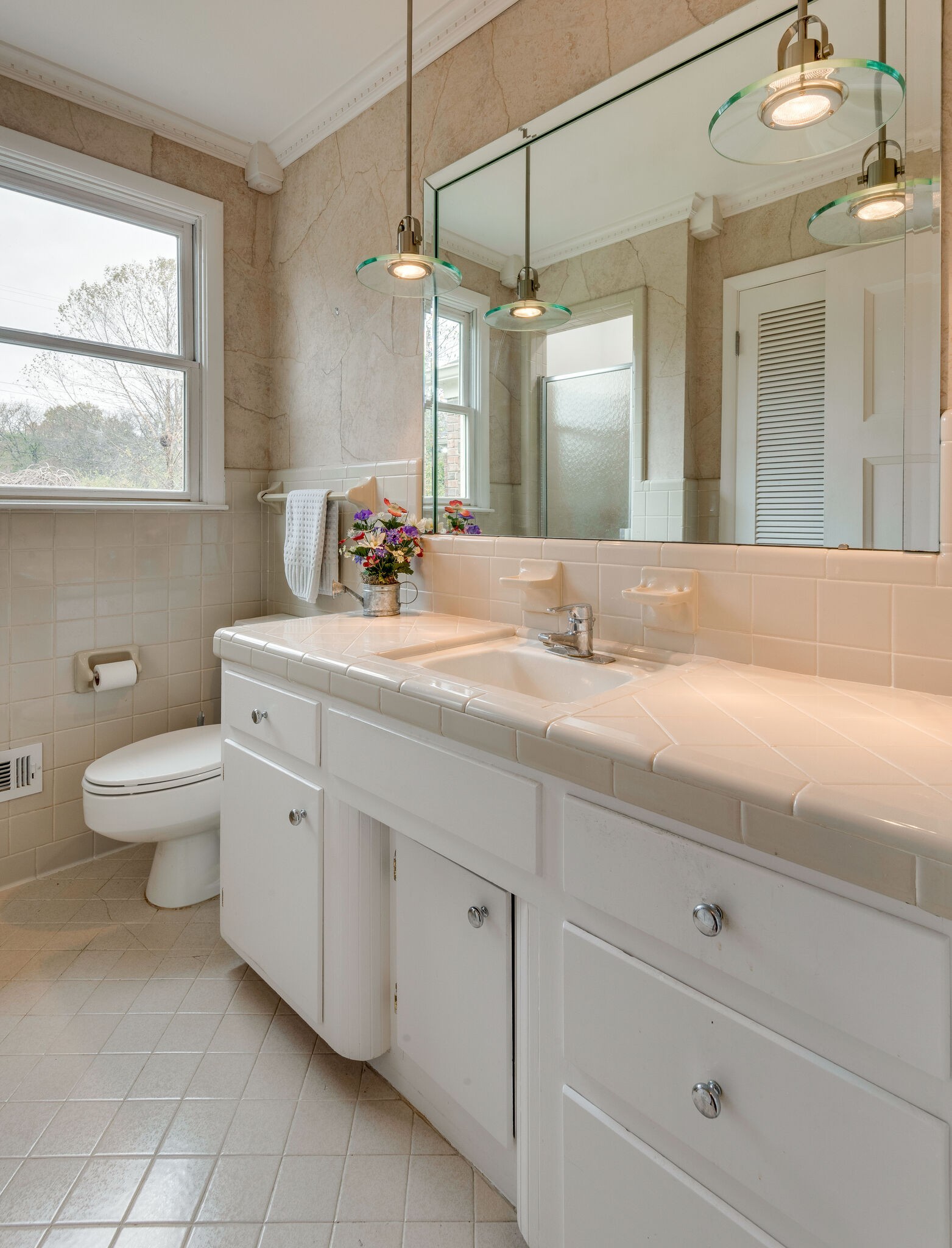 5927 Post Road Nashville, TN 37205 - Photo 17 of 22 a bathroom with a toilet sink and mirror