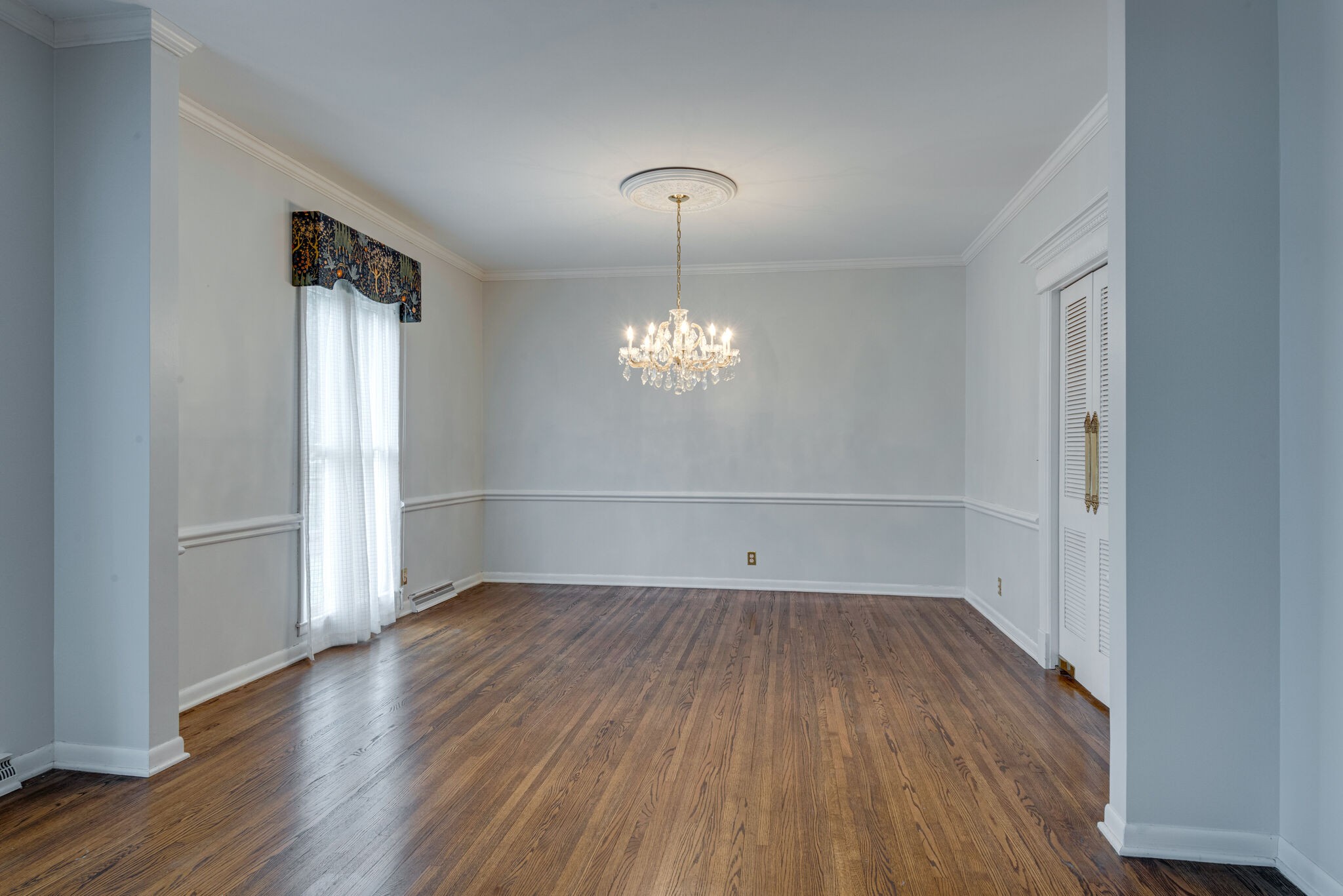 5927 Post Road Nashville, TN 37205 - Photo 8 of 22 wooden floor in an empty room with a window