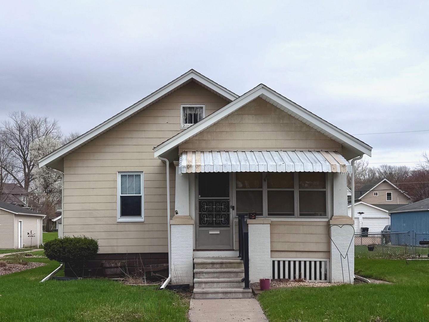 422 45th Street Moline, IL 61265 - Photo 1 of 22 a front view of a house with a yard