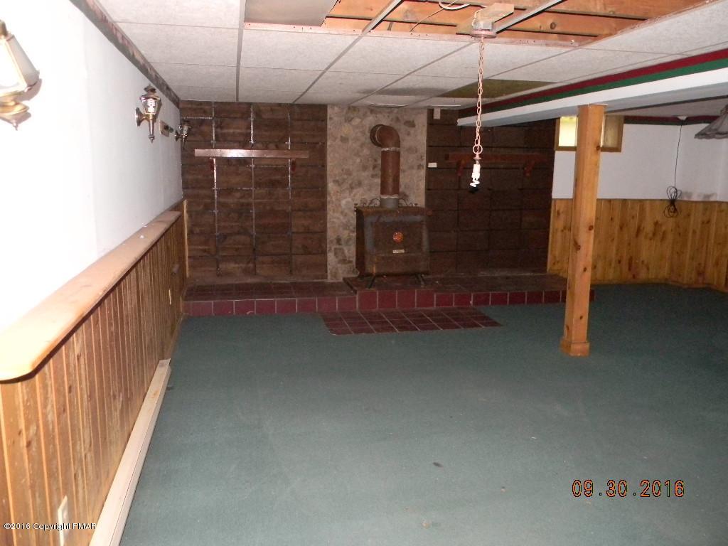 6100 Decker Road Bushkill, PA 18324 - Photo 12 of 15 Family Room
