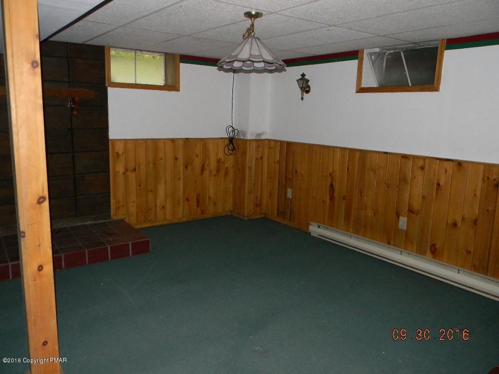 6100 Decker Road Bushkill, PA 18324 - Photo 13 of 15 Family Room