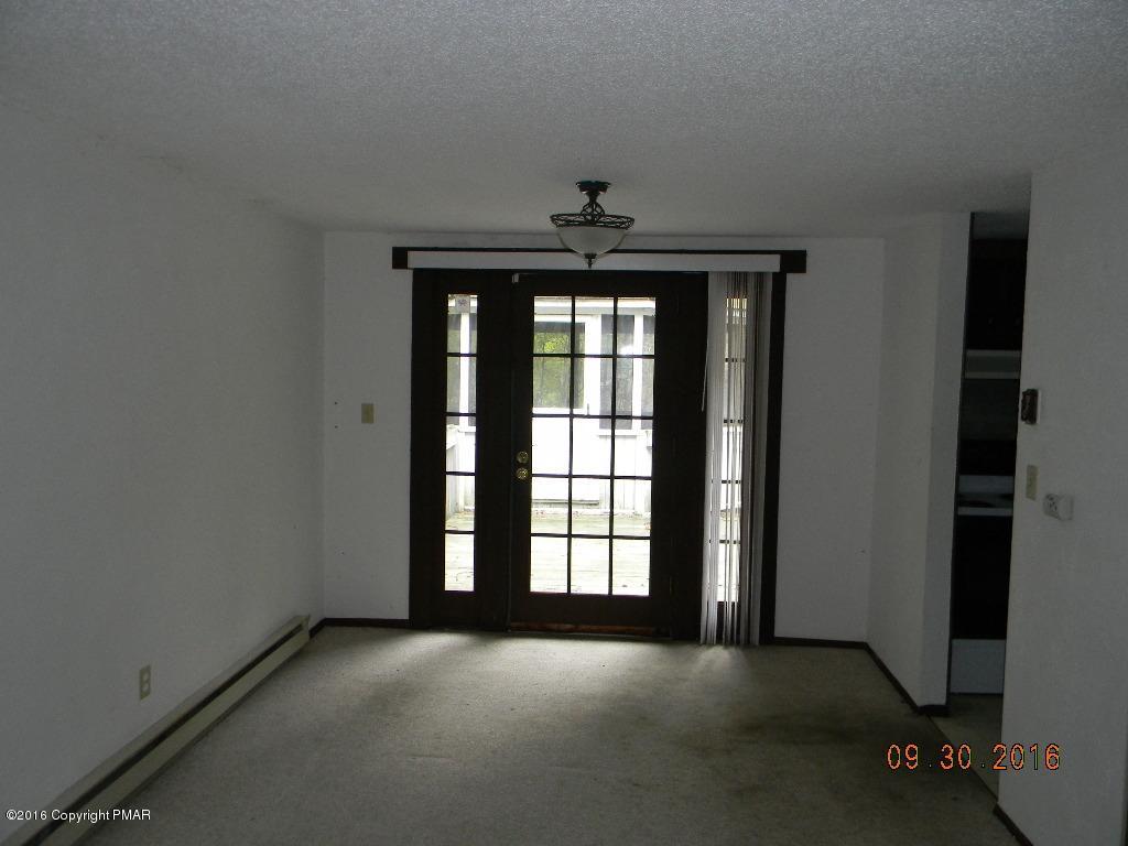 6100 Decker Road Bushkill, PA 18324 - Photo 4 of 15 Dining Area