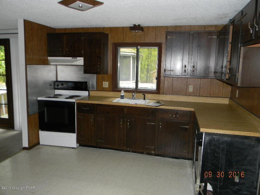 6100 Decker Road Bushkill, PA 18324 - Photo 5 of 15 Kitchen