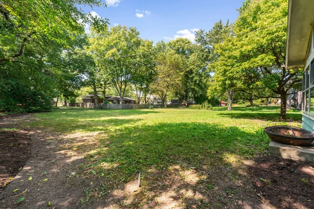 $489,000 | 133 Mayflower Drive, Batavia, IL 60510