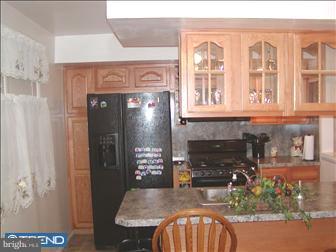 7325 Hill Road Philadelphia, PA 19128 - Photo 2 of 6 Kitchen