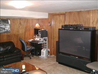 7325 Hill Road Philadelphia, PA 19128 - Photo 5 of 6 Family Room