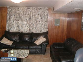 7325 Hill Road Philadelphia, PA 19128 - Photo 6 of 6 Family Room