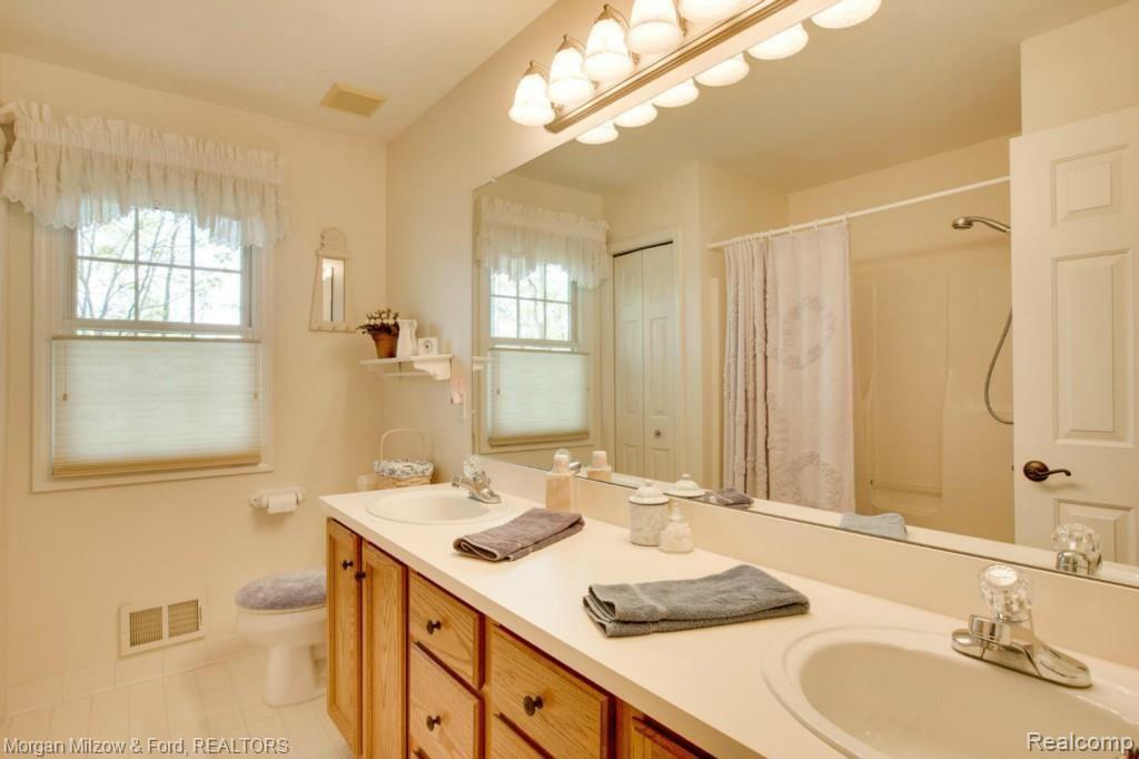3860 Kaeleaf Road Lake Orion, MI 48360 - Photo 21 of 38