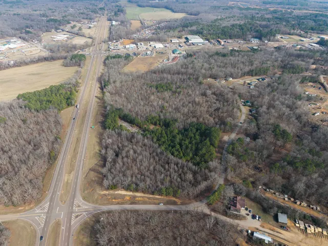 a view of a yard in a yard