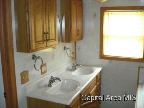 5673 Irwin Bridge Road Pleasant Plains, IL 62677 - Photo 17 of 23 Gallery Image 17