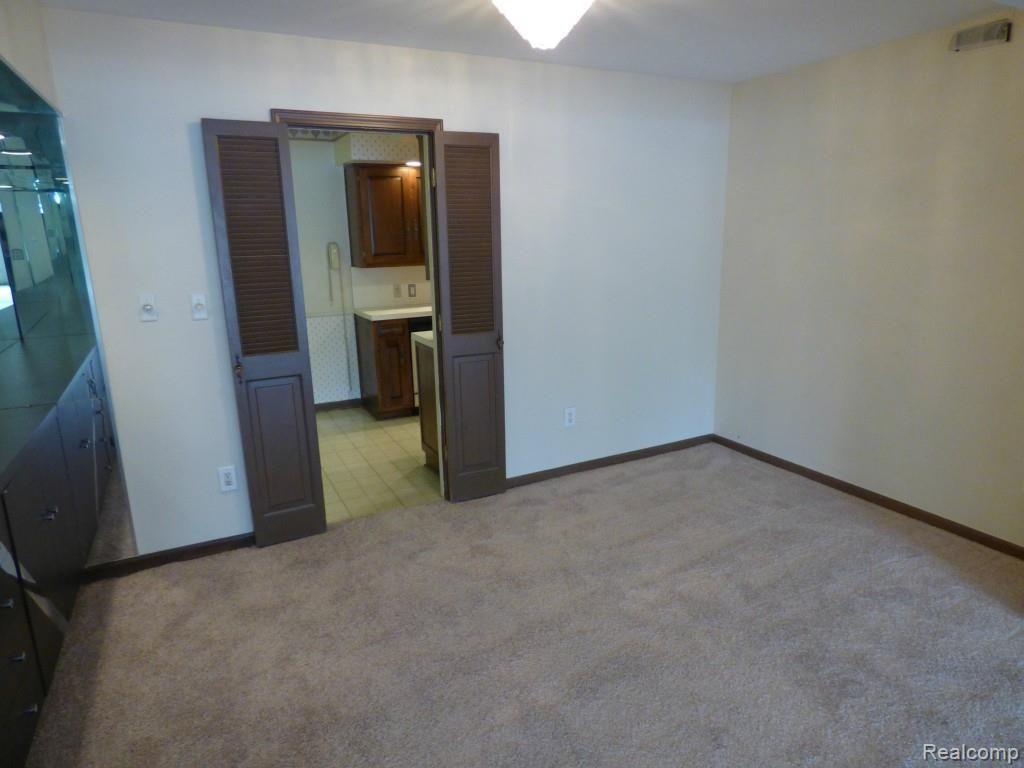 25720 Southfield Road, Unit 102 Southfield, MI 48075 - Photo 17 of 39