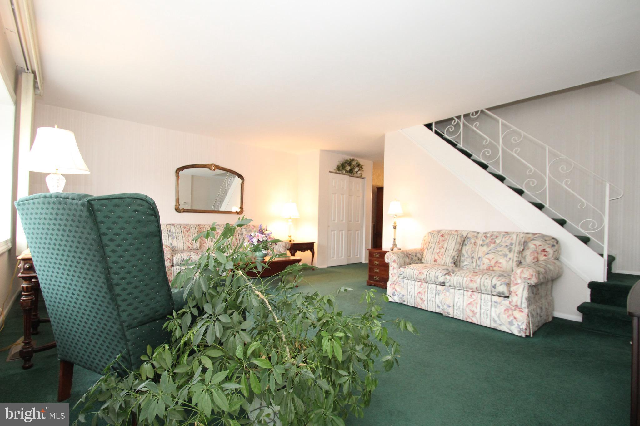 12437 Barbary Road Philadelphia, PA 19154 - Photo 4 of 23