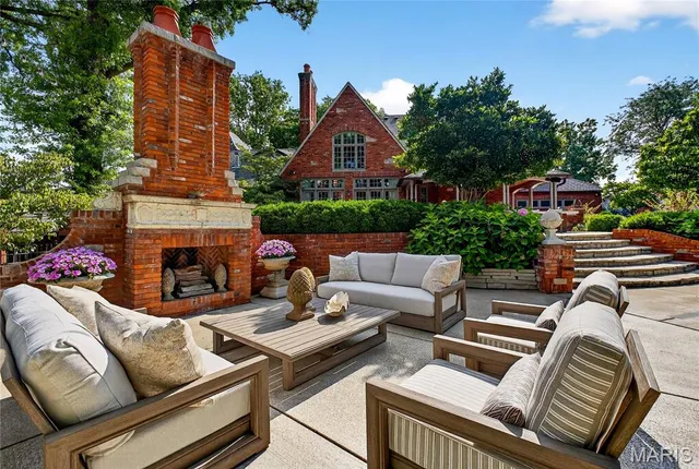 $4,449,000 | 1359 South Mason Road, St. Louis, MO 63131