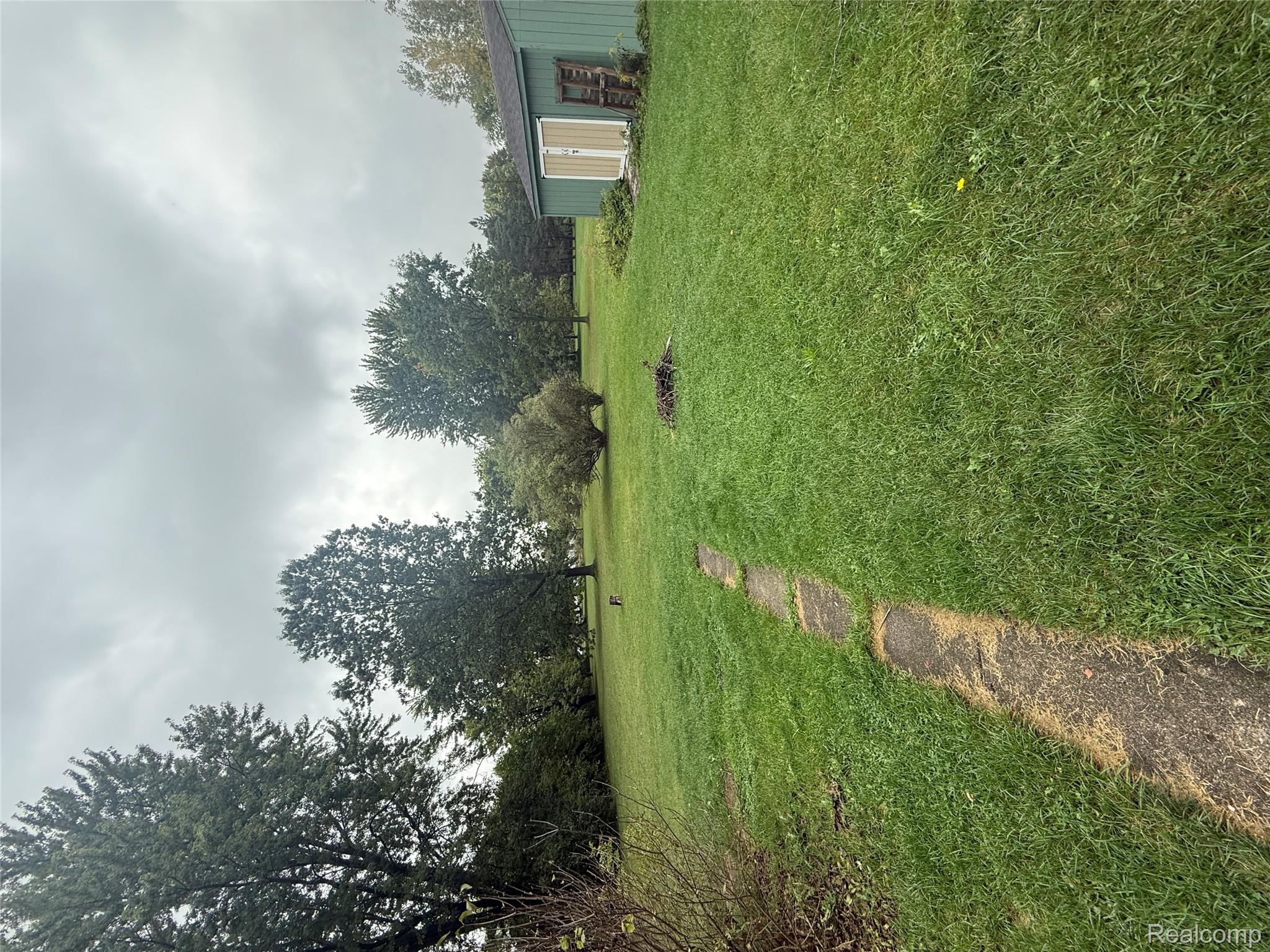 3176 East Fisher Road Bay City, MI 48706 - Photo 21 of 25 View of green lawn with an outbuilding