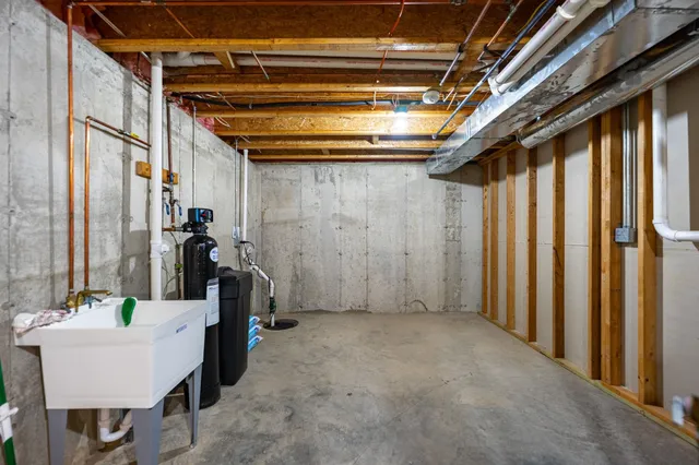 $215,000 | 2517 Sandhutton Avenue, Rockford, IL 61108