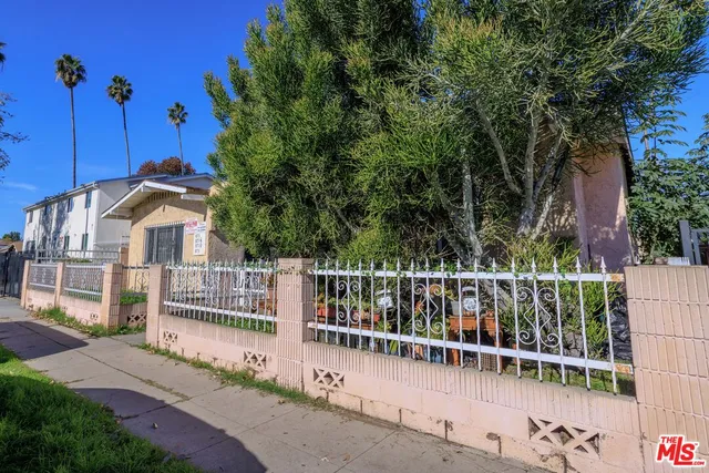 $1,600,000 | 871 East 49th Street, Los Angeles, CA 90011
