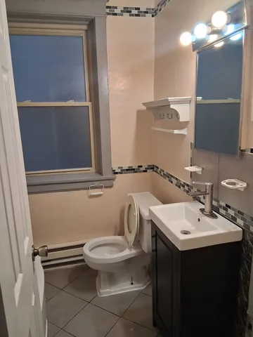 $1,000 | 3920 North Broadway, Unit 202, Chicago, IL 60613