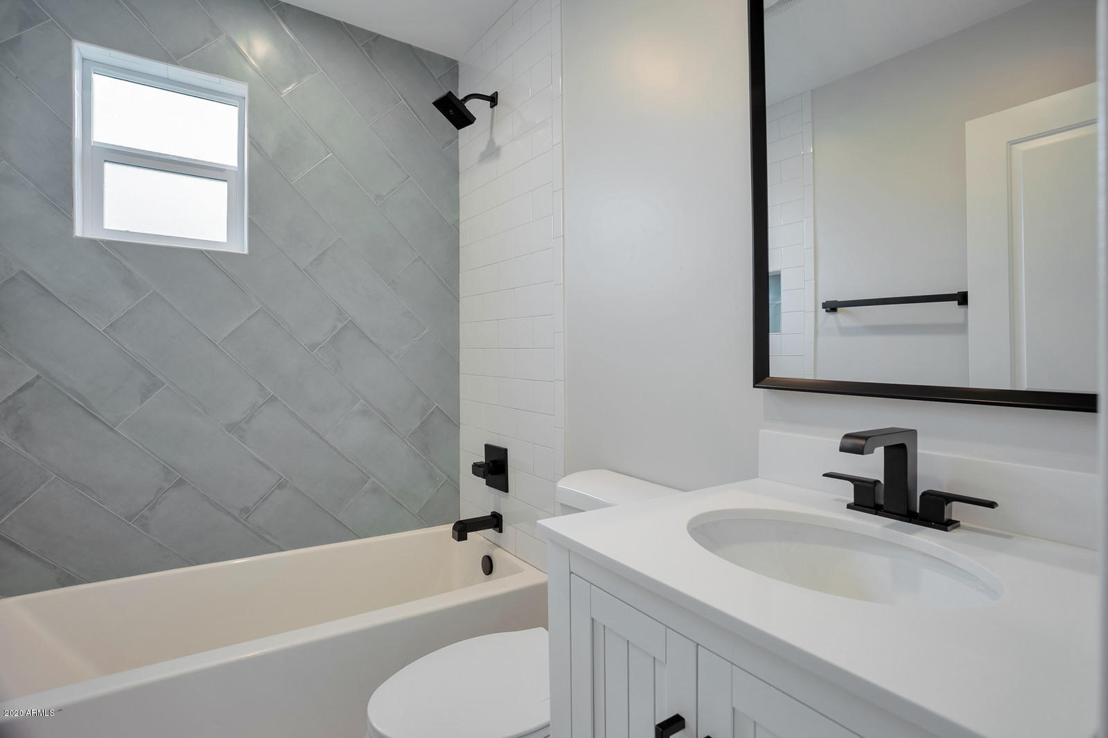 4917 East Granada Road Phoenix, AZ 85008 - Photo 13 of 18 a bathroom with a sink toilet and bathtub