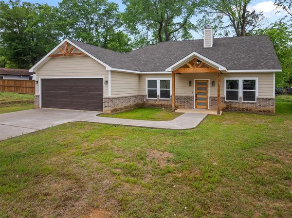 $285,000 | 226 Moreland Street, Pittsburg, TX 75686
