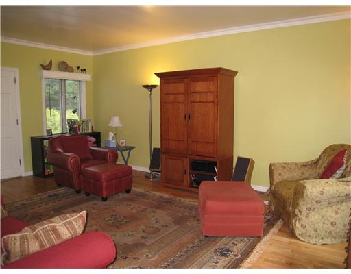 330 Castlegate Road Forest Hills, PA 15221 - Photo 16 of 18 Den/Family/Great Room.