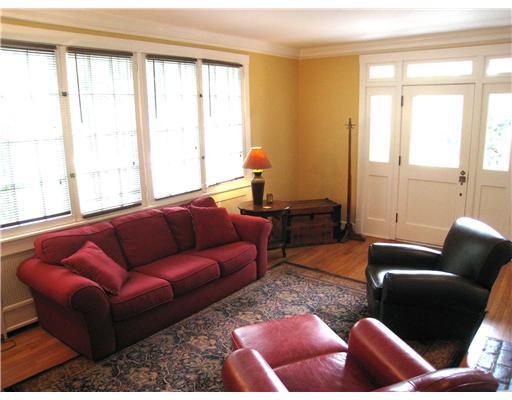 330 Castlegate Road Forest Hills, PA 15221 - Photo 6 of 18 Living Room.