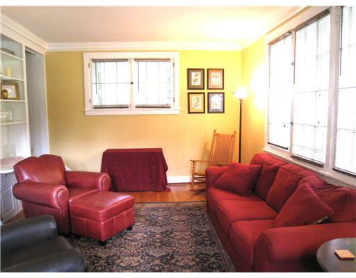 330 Castlegate Road Forest Hills, PA 15221 - Photo 7 of 18 Living Room.
