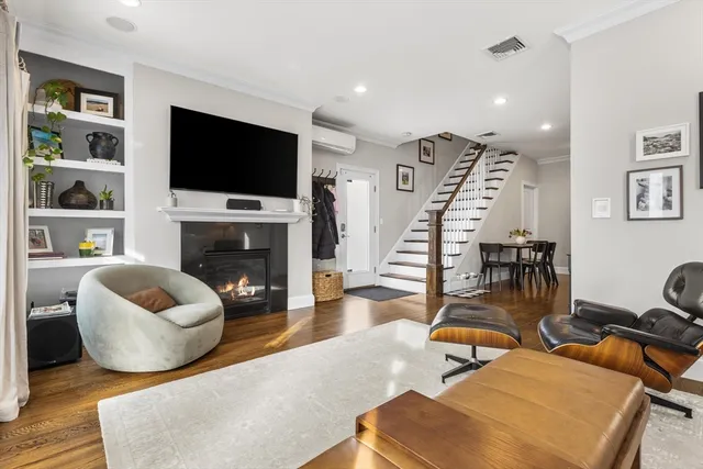 $799,000 | 7 Burgoyne Street, Unit 1, Boston, MA 02124