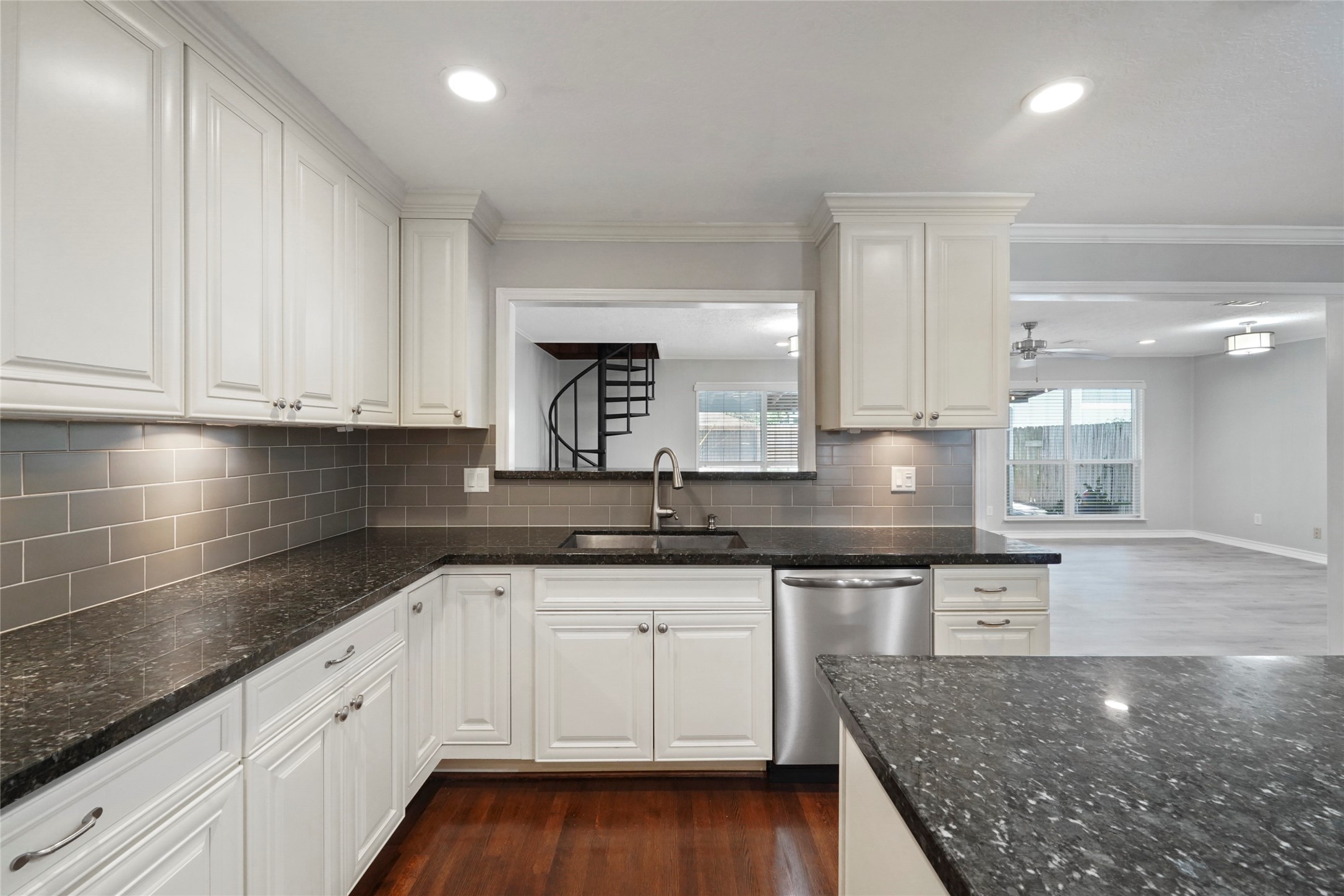 1803 Libbey Drive Houston, TX 77018 - Photo 17 of 44