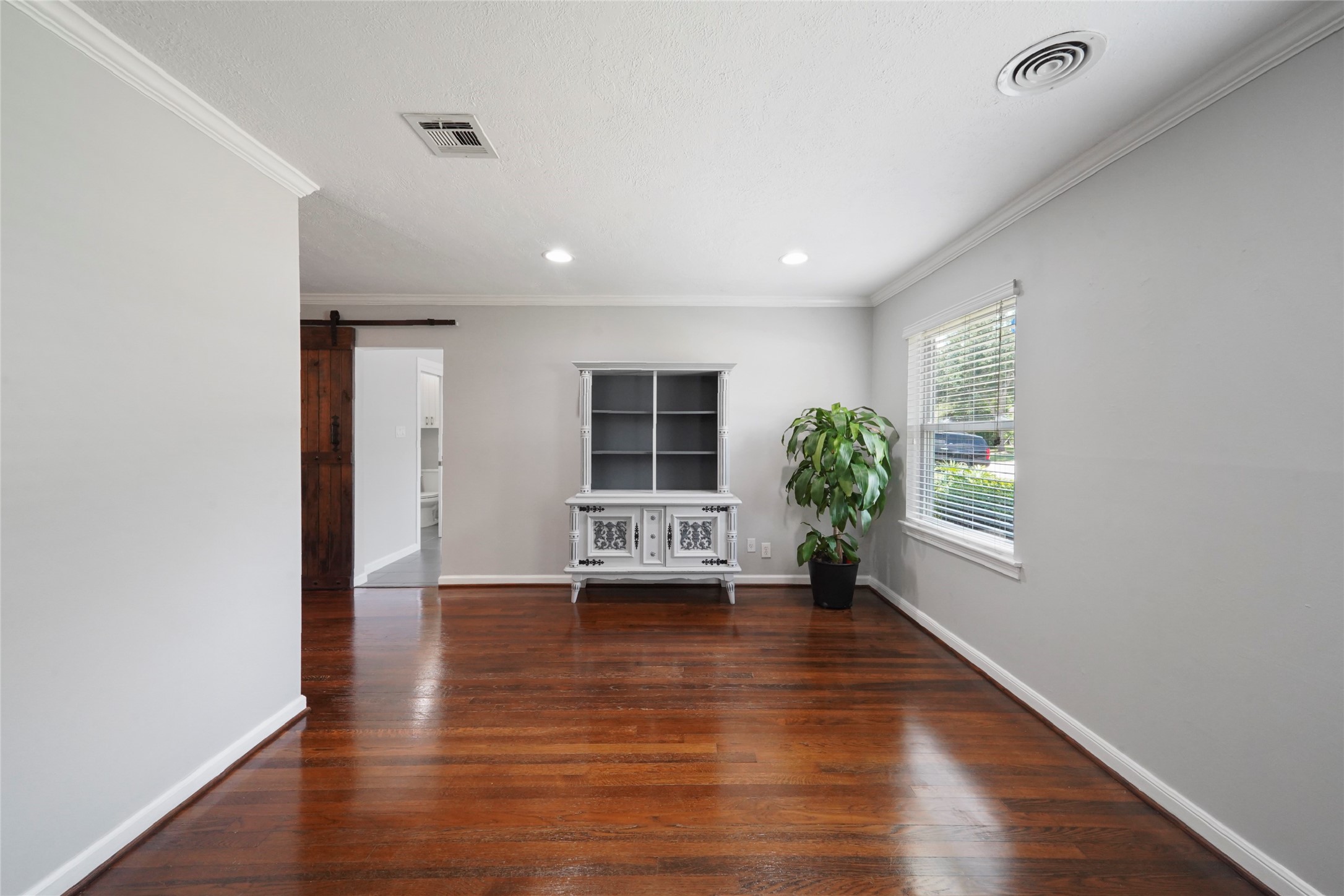 1803 Libbey Drive Houston, TX 77018 - Photo 4 of 44 As you walk-in the front door this is the formal area
filled with natural lighting, wood floors, double
pane windows.