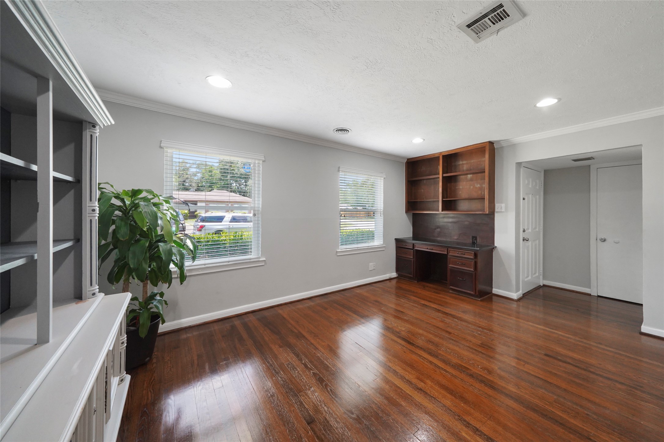 1803 Libbey Drive Houston, TX 77018 - Photo 5 of 44 Formal living area off kitchen, double pane
windows and built-in cabinet.