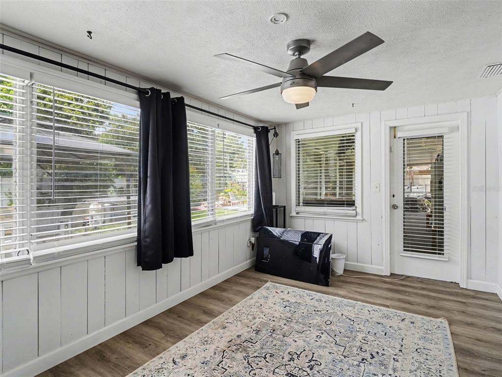 4304 Midland Road Sarasota, FL 34231 - Photo 13 of 31 Gallery Image 13