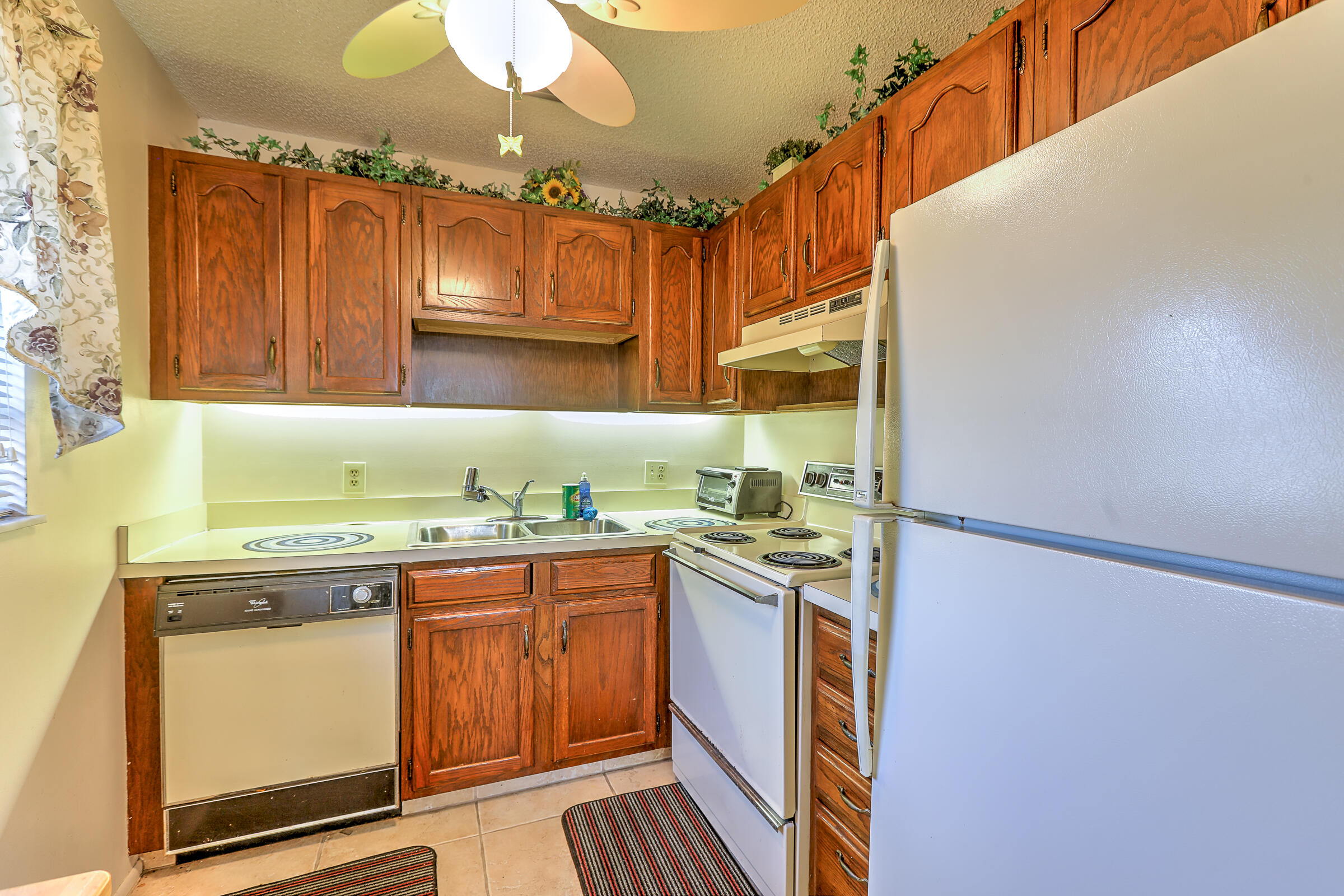 25 Lake Vista Trail, Unit 203 Port St. Lucie, FL 34952 - Photo 13 of 36 a kitchen with a sink stove and cabinets