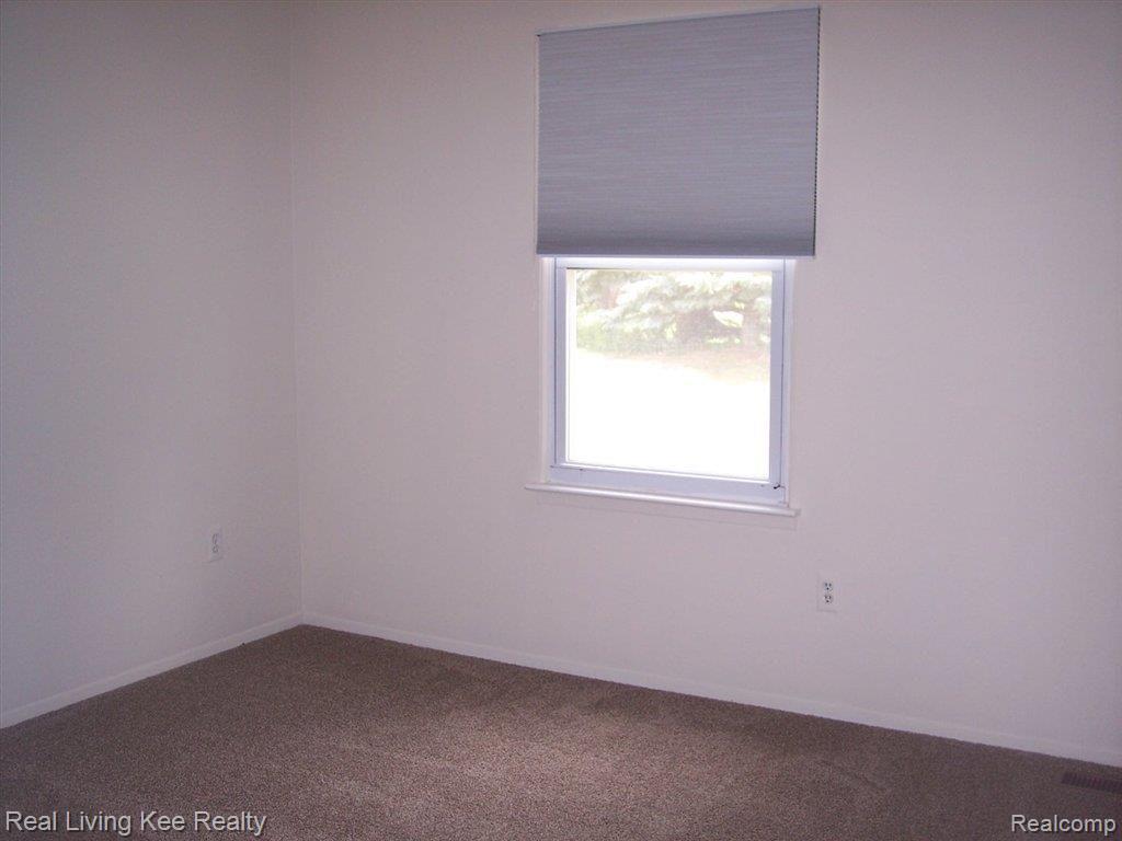 1633 Grandview Drive Rochester, MI 48306 - Photo 15 of 25 Bedroom 3