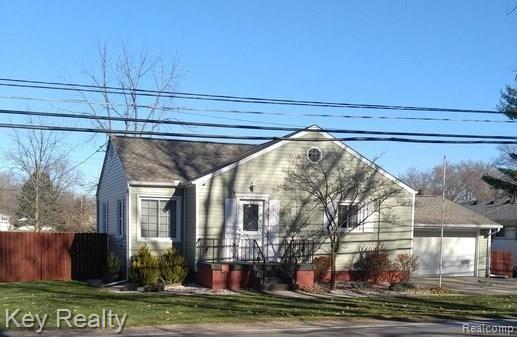 5196 West Albain Road Monroe, MI 48161 - Photo 2 of 22 front left fence.jpg