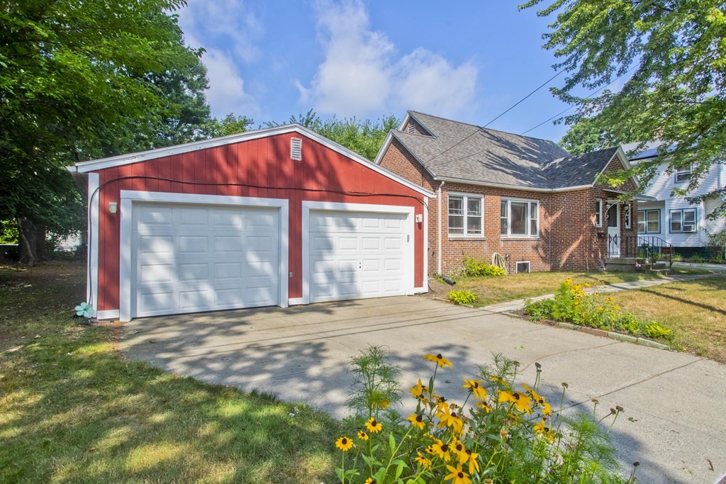 176 Monrovia Street Springfield, MA 01104 - Photo 1 of 41 Gallery Image 1