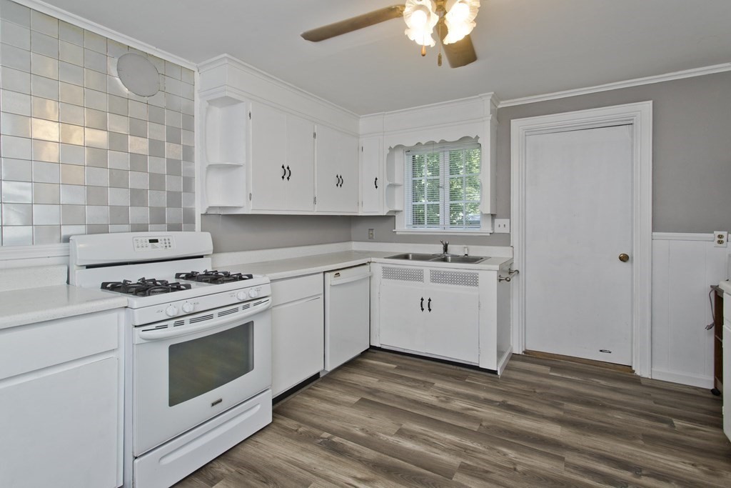 176 Monrovia Street Springfield, MA 01104 - Photo 13 of 41 Gallery Image 13
