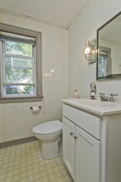 176 Monrovia Street Springfield, MA 01104 - Photo 16 of 41 Gallery Image 16