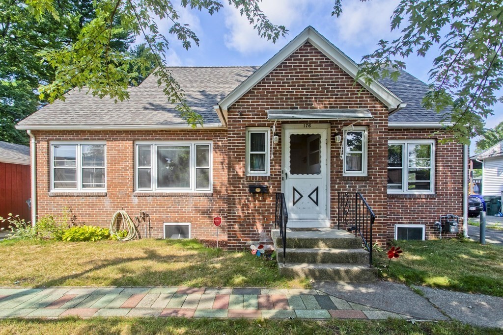176 Monrovia Street Springfield, MA 01104 - Photo 2 of 41 Gallery Image 2
