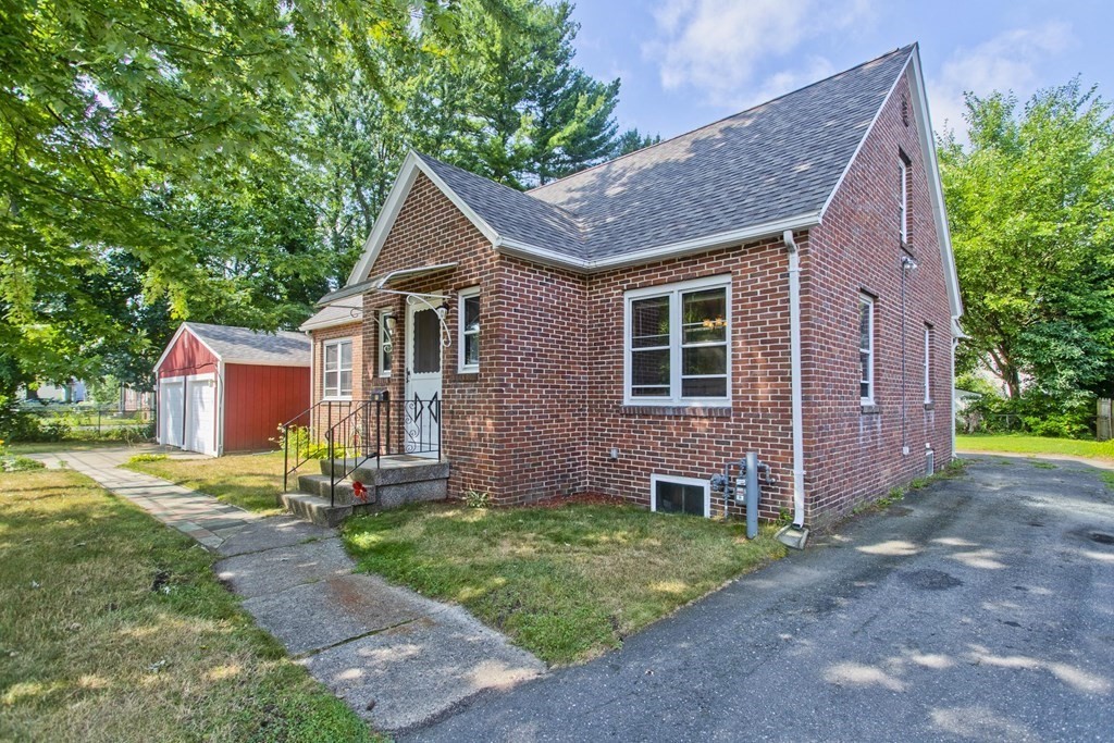 176 Monrovia Street Springfield, MA 01104 - Photo 3 of 41 Gallery Image 3
