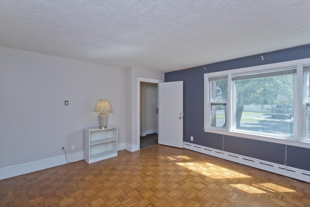 176 Monrovia Street Springfield, MA 01104 - Photo 5 of 41 Gallery Image 5