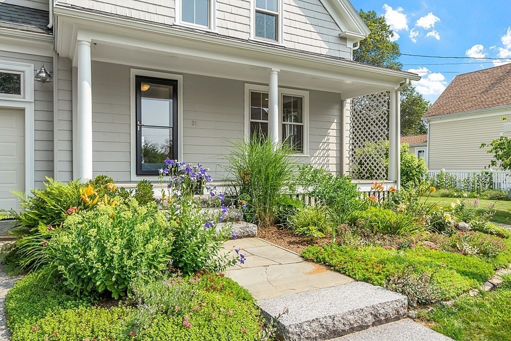 21 Cottage Street Hamilton, MA 01982 - Photo 2 of 40 front view of a house