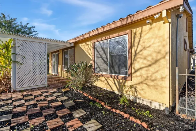 $335,900 | 404 Brockton Place, Rio Vista, CA 94571