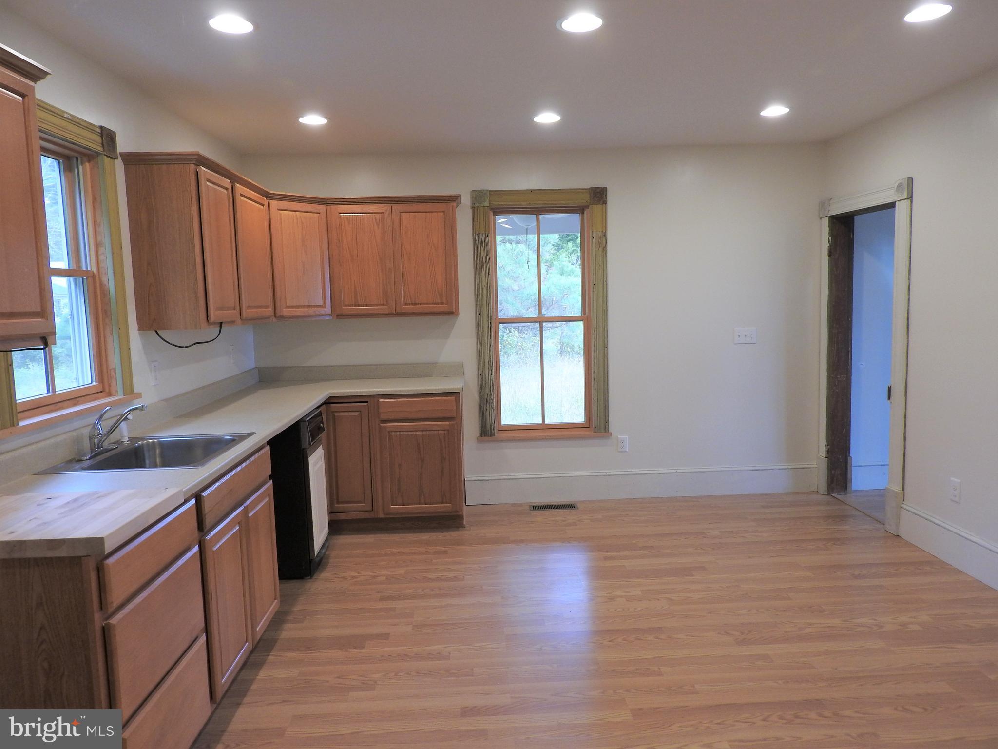 2352 Wharf Road Vienna, MD 21869 - Photo 8 of 70 Large eat-in kitchen area
