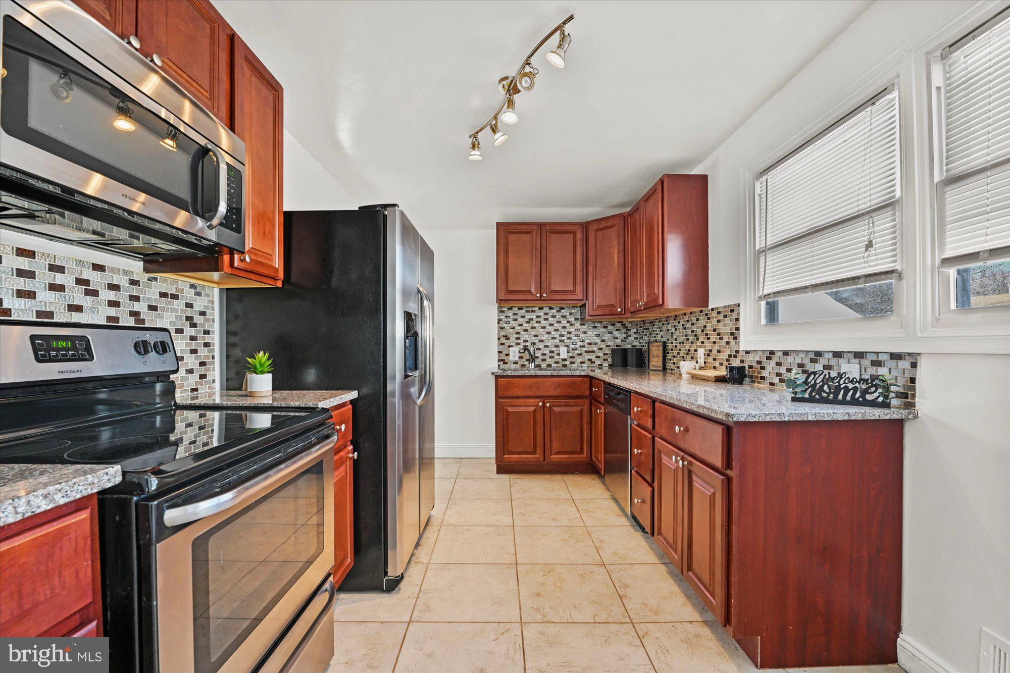 125 Allgate Road Owings Mills, MD 21117 - Photo 8 of 28 Kitchen with granite countertops