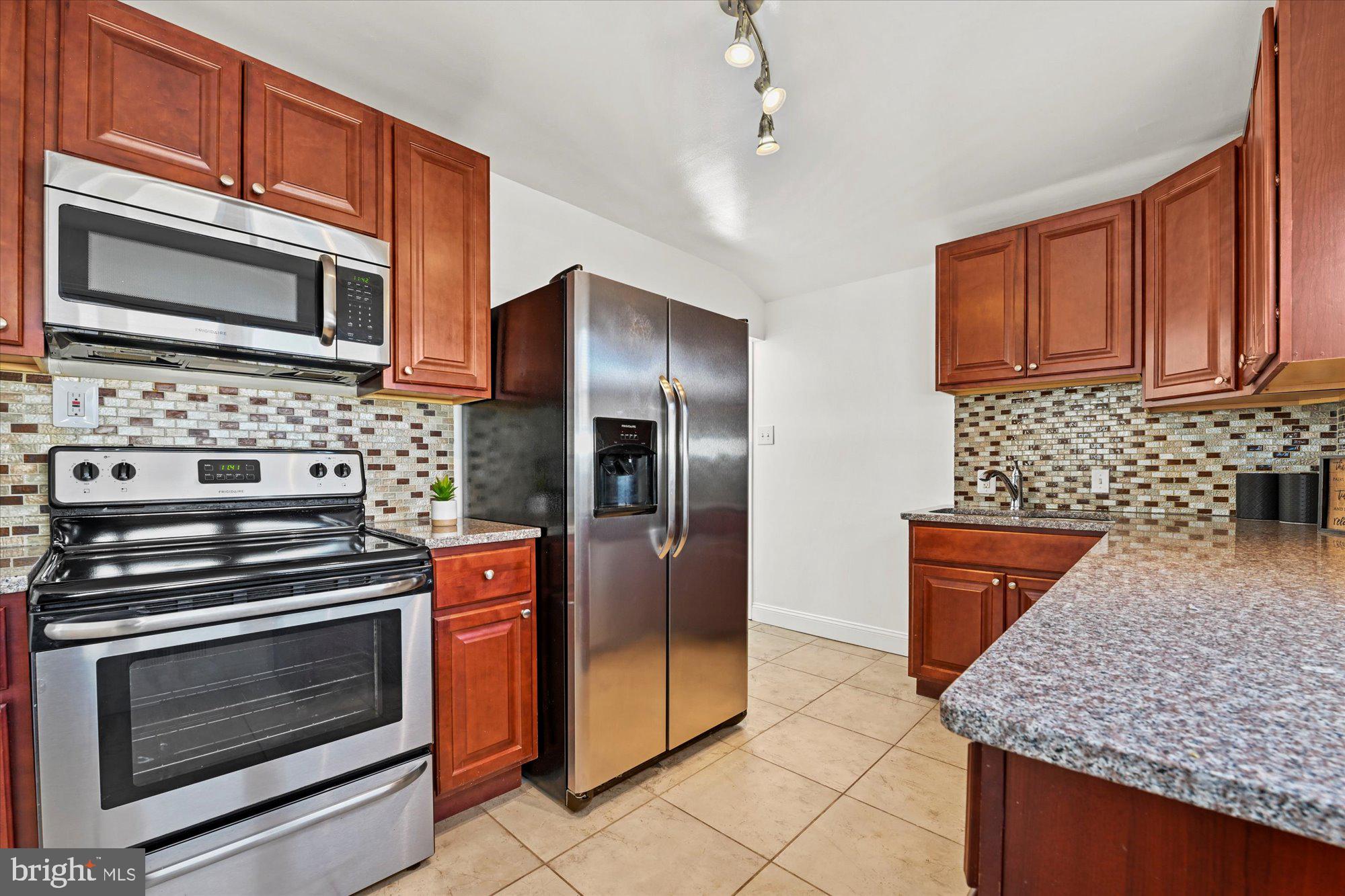 125 Allgate Road Owings Mills, MD 21117 - Photo 9 of 28 Kitchen with stainless steel appliances