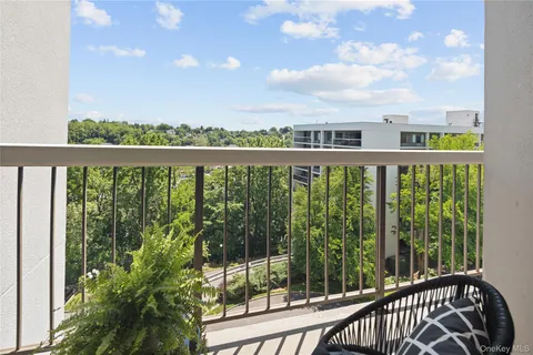 $410,000 | 500 High Point Drive, Unit 707, Hartsdale, NY 10530