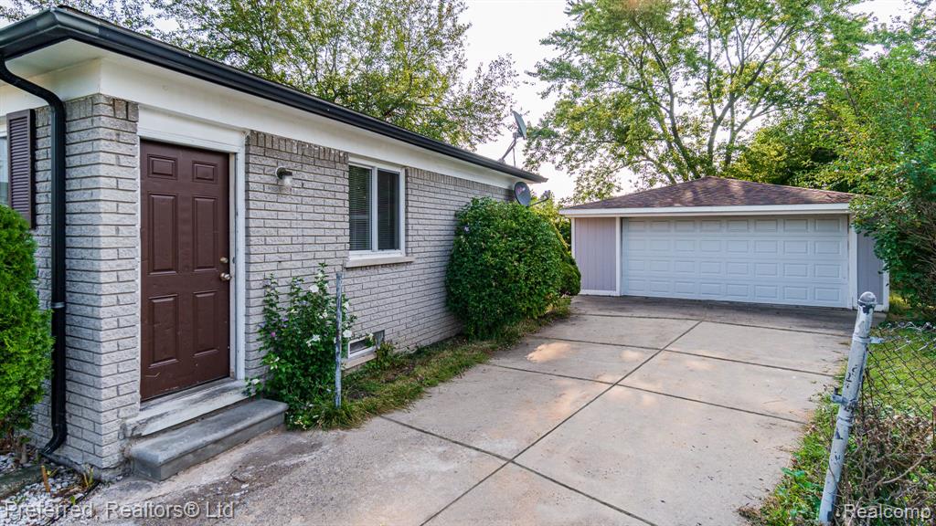 4045 Burns Street Inkster, MI 48141 - Photo 3 of 28