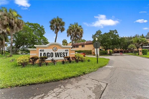 $2,250 | 430 Commodore Drive, Unit 310, Plantation, FL 33325